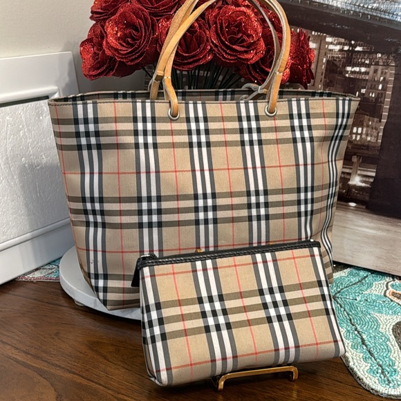 Burberry tote bag ๐ผ and cosmetic pouch ๐ in good condition beautiful clean. - Picture 10 of 16